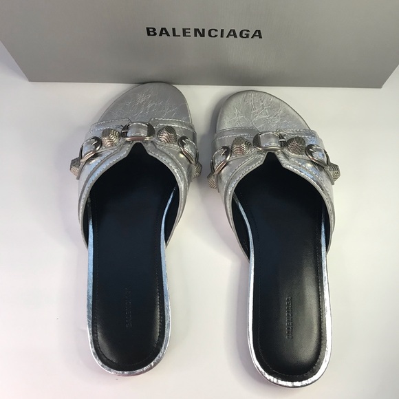 New Authentic BALENCIAGA
Cagole embellished metallic textured-leather sandals - Picture 3 of 15